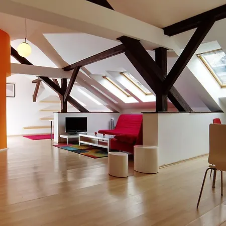 Apartment Charm In Budapest's Bustling 6th District
